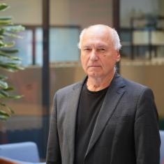 Head shot of Dr Yuriy Zakharov